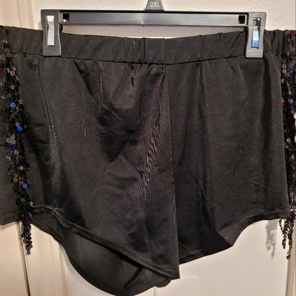 ⚫️ Black women's 2X stepping-out shorts from Shein ⚫️